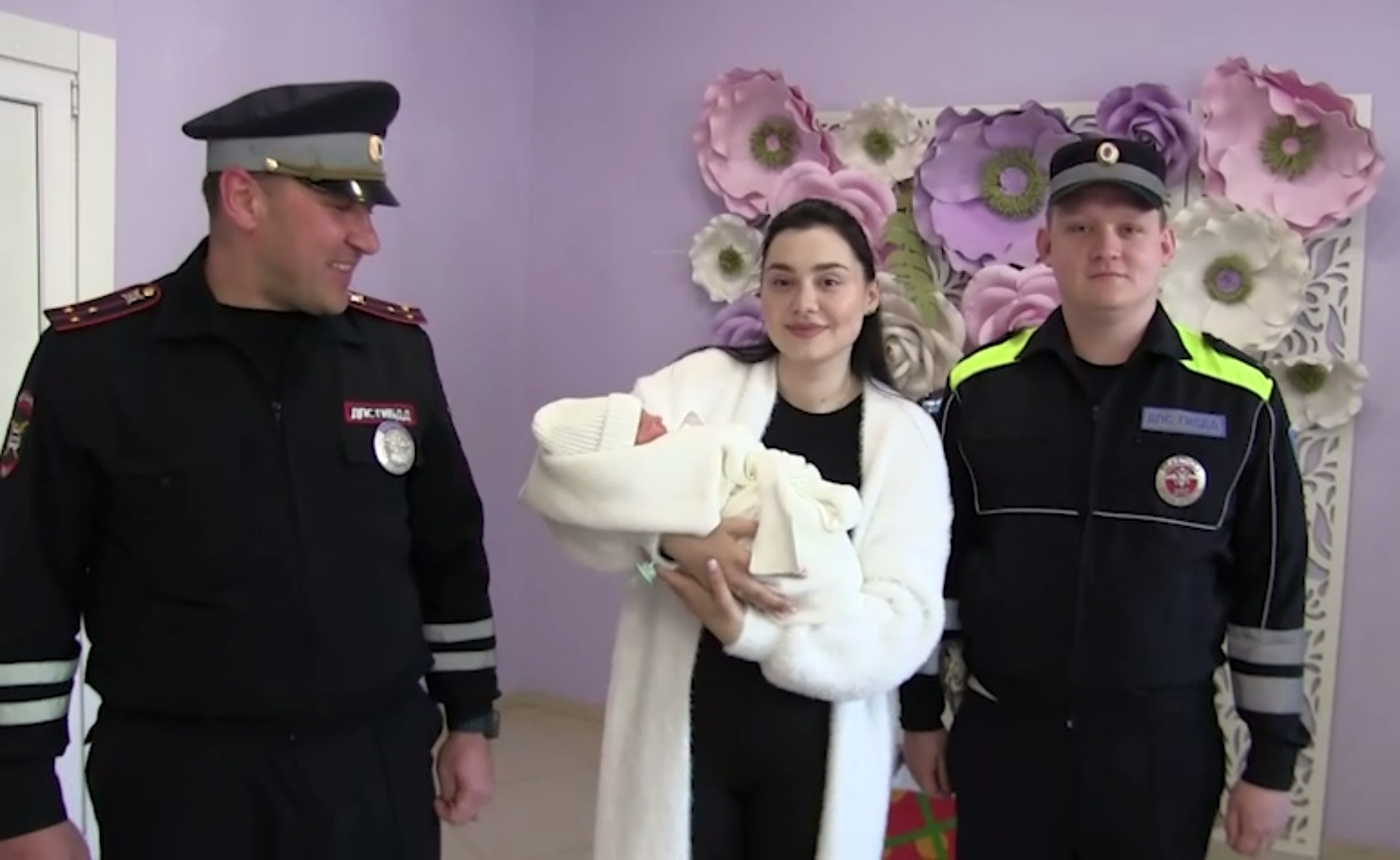 Автоинспекторы помогли беременной саратовчанке добраться до роддома